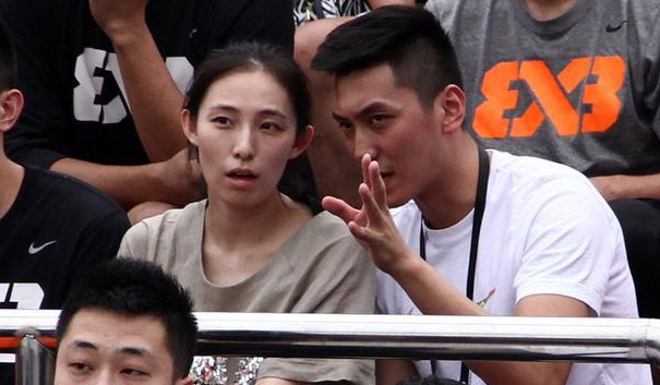 中国男篮张博结婚了吗(篮球运动员张博老婆照片)